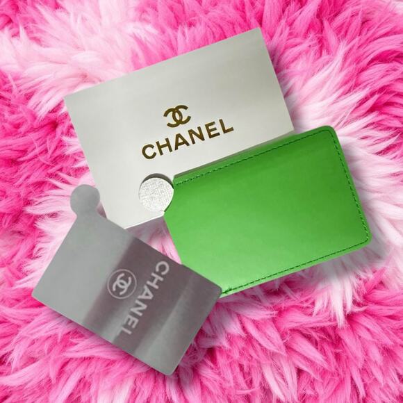 New With Box Lime Green Elegant Embossed Chanel Card Holder/Mirror - Picture 3 of 3